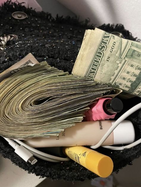 Purse With Money Aesthetic, Money Jar Aesthetic, Inside Purse Aesthetic, Money In Purse, Rich Rich, Cash Cow, Girly Tingz, Money Vision Board, School Goals