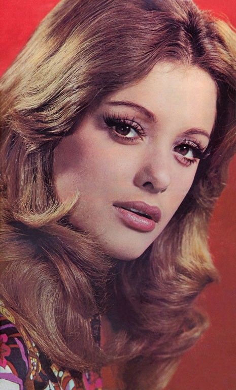 Lucia Mendez, Mexican Actress, Curls For Long Hair, Vintage Black Glamour, Doll Makeup, Brooke Shields, Beauty Icons, Vintage Beauty, Fashion Poses