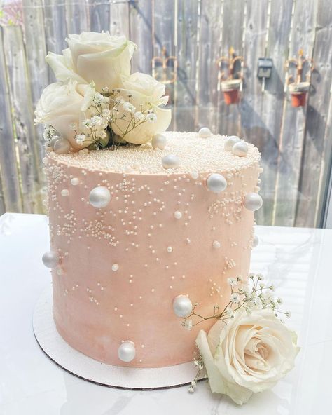 Silver And Pink Cake, Pearls Cake, Pearl Theme, Anniversary Cake Designs, Bday Decor, Floral Cakes, Pearl Cake, Wedding Anniversary Cake, 21st Birthday Cake