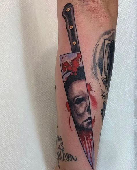 50+ amazing Michael Myers tattoo ideas: traditional, black and gray, realism, and many more ideas are listed in this article. Bonus: their meanings explained. Tattoo Ideas Traditional Black, Michael Myers Tattoo Ideas, Michael Myers Tattoo, Myers Tattoo, Horror Movie Tattoos, Medusa Tattoo Design, Knife Tattoo, Wes Craven, Movie Tattoos