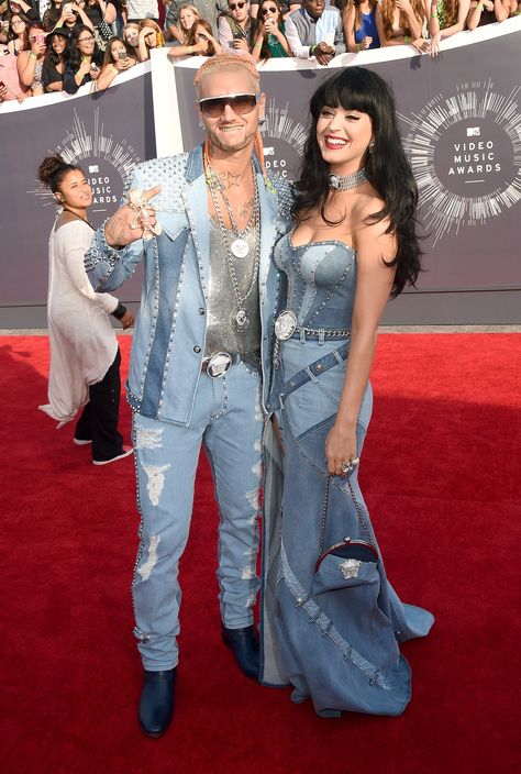 Katy Perry and Riff Raff's Britney and Justin moment was too good Vmas 2014, Vmas Red Carpet, Outfits 2014, Riff Raff, Denim And Diamonds, Ali Larter, Carpet Trends, Jean Harlow, Gemma Arterton