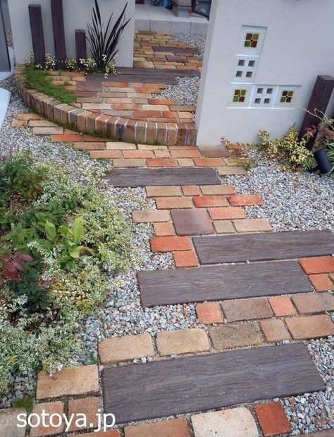 Old Brick Ideas, Budget Friendly Garden, Brick Ideas, Brick Pathway, Outdoor Walkway, Brick Garden, Rock Garden Design, Painting Concrete Porch, Garden Paving