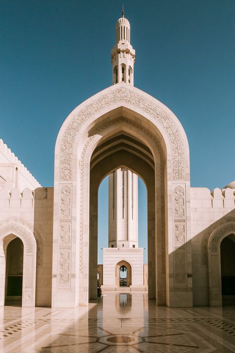 Oman Travel Aesthetic, Muscat Oman Aesthetic, Muscat Aesthetic, Oman Mosque, Oman Aesthetics, Oman Architecture, Aesthetic Mosque, Mosque Aesthetic, Tac Mahal