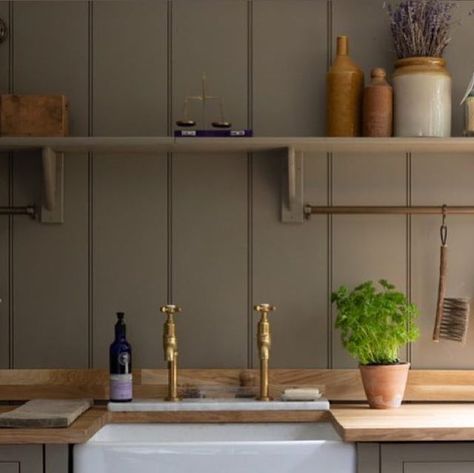 The English Panelling Co. on Instagram: "Our Georgian Wall Panelling looking beautiful in this room created by @our.oastbarnfarm #wallpanelling #kitchendesign #kitchenwall #kitchenwalldecor #oasthouse #panelling #panellingwalls #panelledwalls" Green Grid, Grid Panel, Wall Panelling, Wall Kitchen, Kitchen Wall Decor, The English, Kitchen Wall, Wall Paneling, Kitchen Design