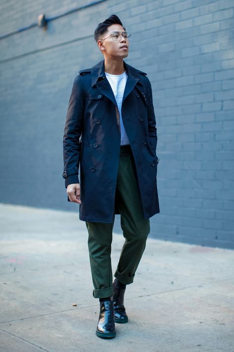 mens trench coat street style Navy Coat Street Style, Navy Trench Coat Outfit, Trench Coat Outfit Spring, Trench Coat Street Style, Mens Summer Fashion Beach, Long Coat Men, Mens Fashion Coat, Navy Trench Coat, Winter Coat Outfits