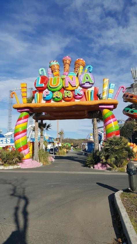 Water Park Entrance, Amusement Park Entrance, Theme Park Entrance, Water Park Rides, Disneyland Entrance, Event Booth Design, Park Entrance, Kids Carnival, Playground Set