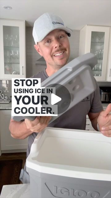 How To Pack A Cooler, Cooler Ideas, Diy Ice Pack For Cooler, Cooler Hacks For Beach, Camping Ice Chest Hacks, Keep Cooler Cold Longer, Cooler Tricks, Ice Packs For Coolers, Cooler Food