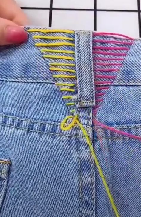 Patched Jeans Diy, Denim Hacks, How To Make Jeans, Diy Clothes Hacks, Diy Clothes And Shoes, Sewing Tutorials Clothes, Sew Ins, Diy Fashion Hacks, Diy Clothes Life Hacks