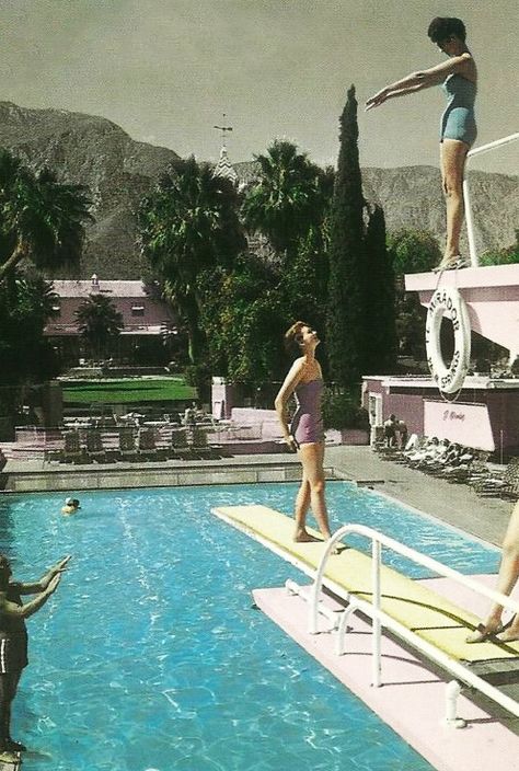 Tinted swimming pool Slim Aarons Photography, Roger Wilkerson, Vintage Palm Springs, Salvation Mountain, Palm Springs Style, Palm Spring, Vintage Swim, Slim Aarons, Palm Springs California