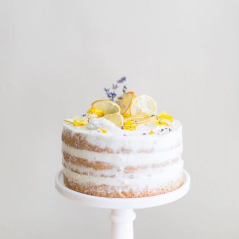 Edible Flower Cakes Let You Enjoy Beautiful Blooms in Sight and Taste Flower Wedding Cakes, Plain Wedding Cakes, Dried Lemon Slices, Lemon Wedding Cakes, Edible Flowers Cake, Metallic Wedding Cakes, Wedding Cake Prices, Lavender And Lemon, Plain Cake