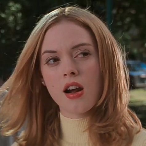 scream (1996) Rose Mcgowan Scream, Scream Costumes, Dbd Ghostface, 1996 Scream, Scream Actors, Scream Icons, Scream Poster, Tatum Riley, Scream Characters