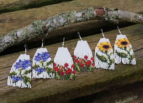 berdor_beads on Instagram: “💐🌷🌻. . . #fransenohrringe #ohrringe #fringeearrings #beadedfringe #fringe #handwoven #wovenearrings #handgefertigt #handgemacht…” Native American Beaded Earrings, Seed Beading, Beaded Jewlery, Handmade Earrings Beaded, Beadwork Patterns, Native American Beading, Earrings Flower, Bead Work Jewelry, Earring Tutorial