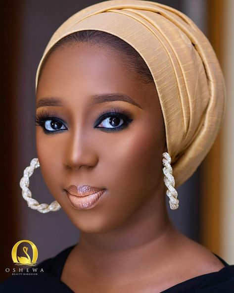 African Head Dress, Headwrap Hairstyles, Maquillage Yeux Cut Crease, African Hair Wrap, Pro Makeup Artist, Headwrap Tutorial, Estilo Hijab, Head Wraps For Women, Head Wrap Styles