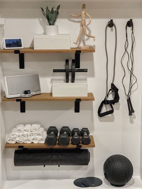 Workout Basement, Gym Makeover, Mini Gym At Home Ideas, Modern Home Gym, Mini Home Gym, Gym Transformation, Home Gym Storage, Home Gym Basement, Gym Space