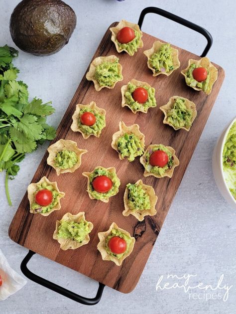 Chicken Cheeseball, Cheese Ball With Bacon, Philo Cups, Guacamole Cups, Chicken Cheese Ball, Mexican Finger Foods, Cheeseball Recipe, Guacamole Bites, Guacamole Chips