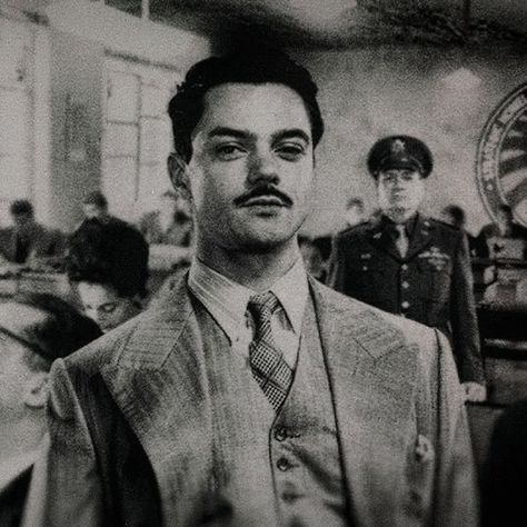 Young Howard Stark, Dominic Cooper Howard Stark, Magic Oc, Mcu Shifting, Howard Stark, Dominic Cooper, Agent Carter, Super Secret, Steve Rogers