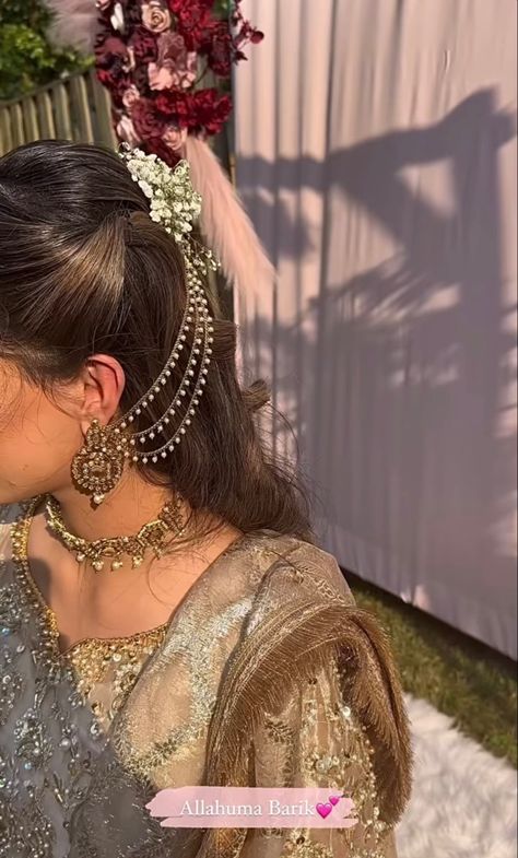 Desi Bridesmaids Hairstyles, Heeramandi Hairstyles, Earchain Indian Hairstyle, Sahara Earrings Hairstyle, Indian Wedding Hairstyles For Short Hair, Heeramandi Jewellery, Wedding Jewellery Designs, Traditional Hairstyle, Hairstyles For Layered Hair