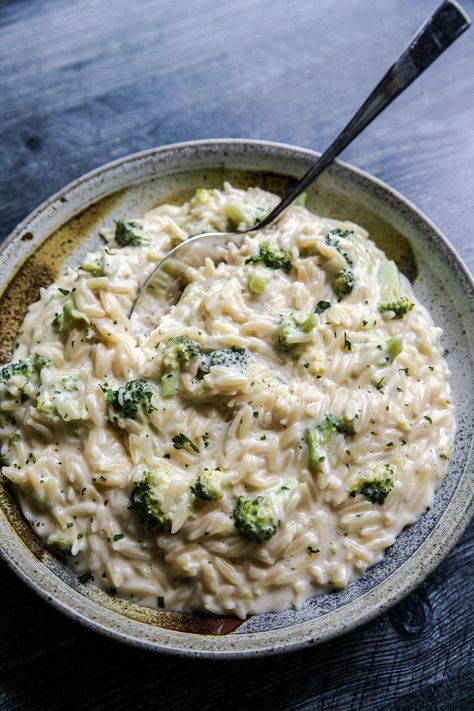 Broccoli Cheese Orzo Broccoli Orzo Recipes, Broccoli Cheese Orzo, Broccoli Soup Recipes Easy, Cheese Orzo, Broccoli Orzo, Cheesy Orzo, Easy Taco Recipes, Dinner Favorites, Broccoli Cheese Casserole