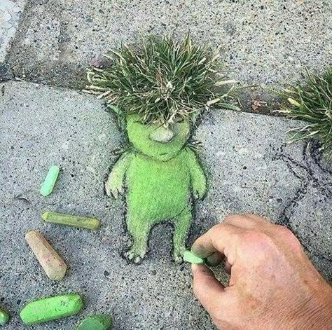 Easy Pencil Drawings, Fun Chalk Art, David Zinn, Sidewalk Chalk Art, Sidewalk Art, Amazing Street Art, Chalk Drawings, Sidewalk Chalk, Chalkboard Art