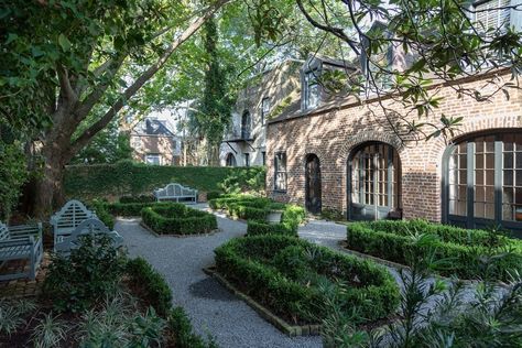 Gorgeous Carriage House / Gorgeous Setting - Harleston Village Pavilion House, Beacon House, Hotel Meeting, Ranch Remodel, Farmhouse Colonial, Blue Cottage, Cottage Rental, Rental House, Vacation Home Rentals