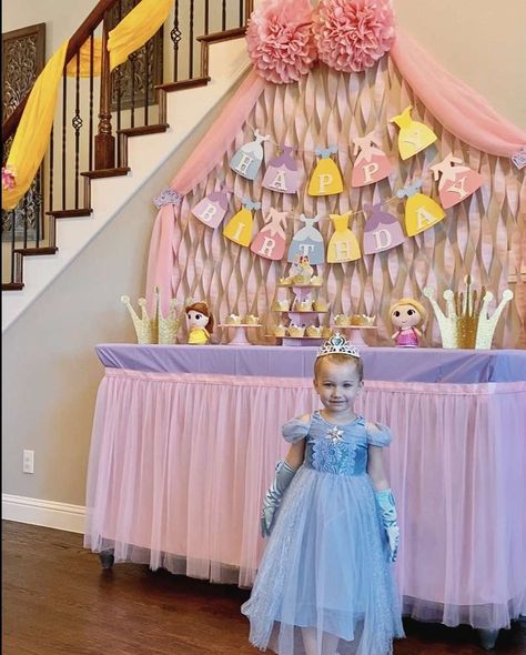 Addison’s Disney Princess Party | CatchMyParty.com Disney Princess Birthday Party Ideas, Birthday Disney Princess, Princess Birthday Party Ideas, Princess Birthday Decorations, Princess Birthday Party Decorations, Disney Princess Birthday Party, Princess Theme Birthday, Princess Theme Birthday Party, Princess Tea Party