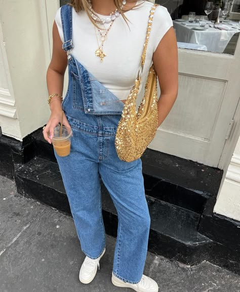 what kind of overalls does mario wear? denim denim denim | Instagram Overalls Outfit Boho, Styling Denim Overalls, White Overalls Outfit, Coastal Summer Aesthetic, Denim Overalls Outfit, Salon Outfits, Postpartum Outfits, Cutesy Outfits, Denim Shirt Outfit