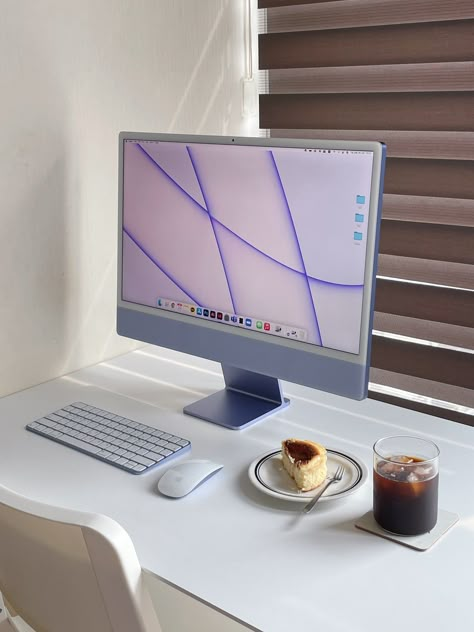 Imac Apple Aesthetic, Purple Imac, Imac Aesthetic, Imac Setup, Imac Desk, Photo Graphic Design, Imac Desk Setup, Tech Aesthetic, Apple Imac