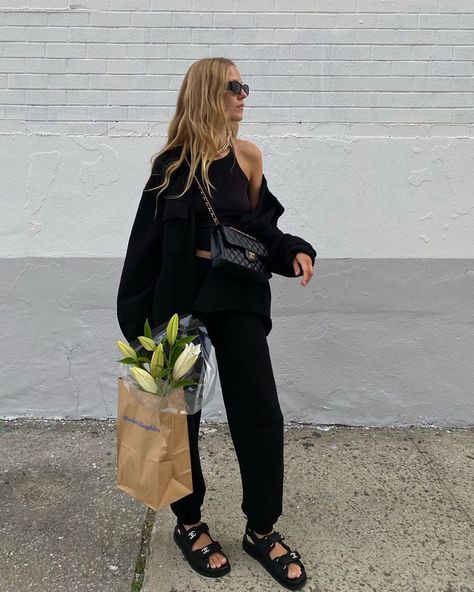 Marie von Behrens @mvb Instagram all-black outfit idea: sweatshirt, tank top, Chanel bag, sweatpants, and Chanel dad sandals Dad Sandals Outfit, Marie Von Behrens, Minimalist Moda, Dad Sandals, Bread Cheese, Mode Shoes, Skandinavian Fashion, Chanel Sandals, Looks Street Style