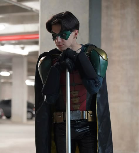 Tim Drake Outfit, Robin Costume Man, Robin Cosplay Dc, Red Robin Cosplay, Tim Drake Cosplay, Damian Wayne Cosplay, Robin Halloween Costume, Nightwing Costumes, Robin Suit