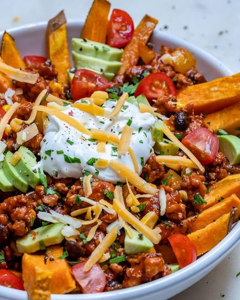 Chili Sweet Potato, Loaded Chili, Chili Sweet, Food Crush, Clean Food Crush, Health Dinner, Potato Fries, Health Dinner Recipes, Taco Salad