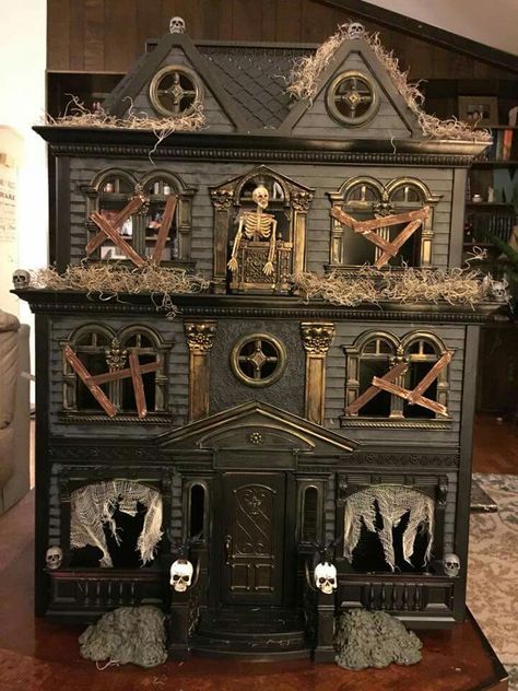 Mini Haunted House Ideas, Doll House Halloween Ideas, Halloween Dolls House, Halloween Doll House Diy, Mini Haunted House Diy, Doll House To Haunted House, Haunted Doll House Diy, Diy Halloween Haunted House, Haunted Dollhouse Diy Ideas