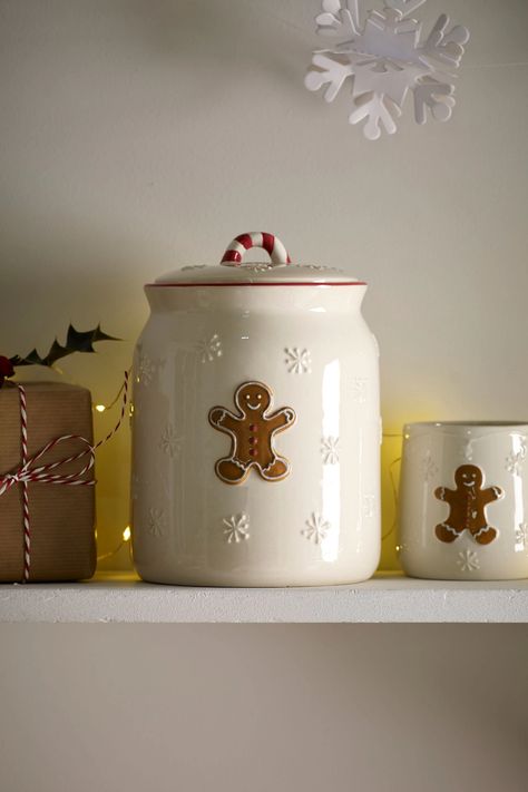 Buy Cream Gingerbread Treat Jar from the Next UK online shop Christmas Cookie Jars, Christmas Dreaming, Keramik Design, Room Deco, Christmas Feeling, Christmas Inspo, Treat Jars, Christmas Mood, Christmas Aesthetic