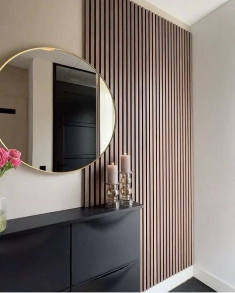 Wood Slat Wall Entryway, Vertical Slats Wall, Accent Wall Entryway, Wood Slat Wall, Diy Bathroom Furniture, Hallway Designs, Living Room Decor Curtains, Hal Decor, Foyer Design