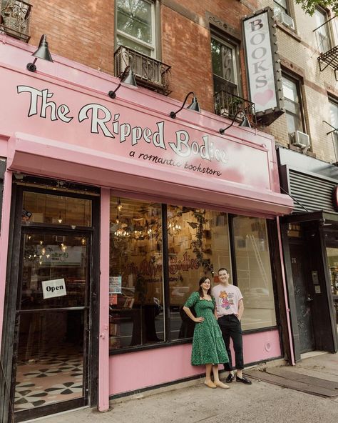 Bea and Leah (@therippedbodice) • Instagram photos and videos Nyc Bucket List, Nyc Lifestyle, Romantic Books, Book Store, Kids Health, Book Of Life, I Don T Know, Romance Books, Bookstore