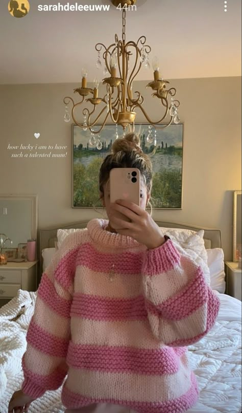 Knitted Pink Sweater, Croshay Pattern, Coquette Knit Sweater, Summer Knitted Sweaters, Cute Pink Sweater Outfits, Pink Fall Clothes, Sweaters 2023 Winter, Winter Sweater Outfits Women, Knitting Inspiration Aesthetic