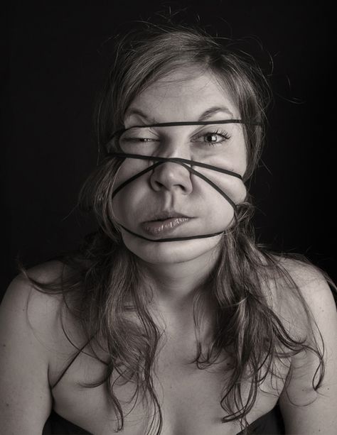 Models Disfigured by Wrapping Elastic Bands on Their Heads - My Modern Metropolis Face Distortion, Distortion Photography, A Level Photography, Spanish Artists, Gcse Art, A Level Art, 10 Picture, Photo Series, Photography Projects