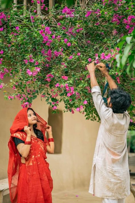 Hindu Festival Aesthetic, Village Couple Image, Valaikappu Photoshoot, Assamese Couple, Indian Couple Aesthetic, Fb Edit, Village Couple, Couple Pic Hd, Wedding Reception Outfits