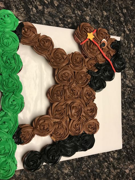 Western Party Cupcakes, Horse Birthday Cupcakes, Spirit Cupcakes Ideas, Horse Head Cupcake Cake, Western Cupcake Cake, Horse Shaped Cake, Horse Cupcake Cake Pull Apart, Horse Themed Cupcakes Birthday, Cowboy Cupcakes Ideas