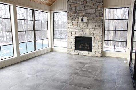 Large Grey Tile Sunroom Floor Large Sunroom Ideas, Home Additions Back Of House, Sunroom Seating, Sunroom Flooring, Large Sunroom, New Home Windows, Sunroom Windows, Copper House, Hot Tub Room