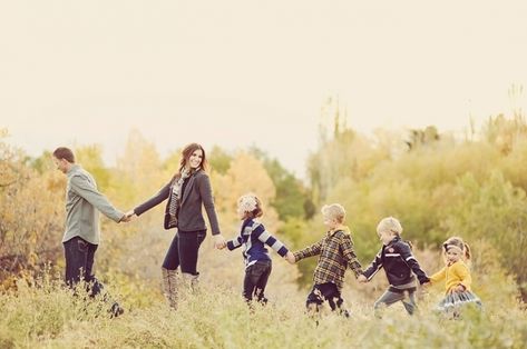 10 Most Popular Photos of 2013 - Harvard Homemaker Simplicity Photography, Kind Photo, Sibling Photos, Family Picture Poses, Family Photo Pose, Pose Fotografi, Photographs Ideas, Foto Tips, Fall Family Photos