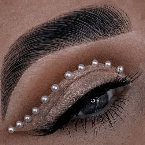 Soft Glam Makeup With Rhinestones, Eyeshadow With Pearls, Pearl Makeup Look, Makeup With Pearls, Pearl Makeup Looks, Pearl Eye Makeup, Cabaret Makeup, Makeup For White Dress, Fae Fashion