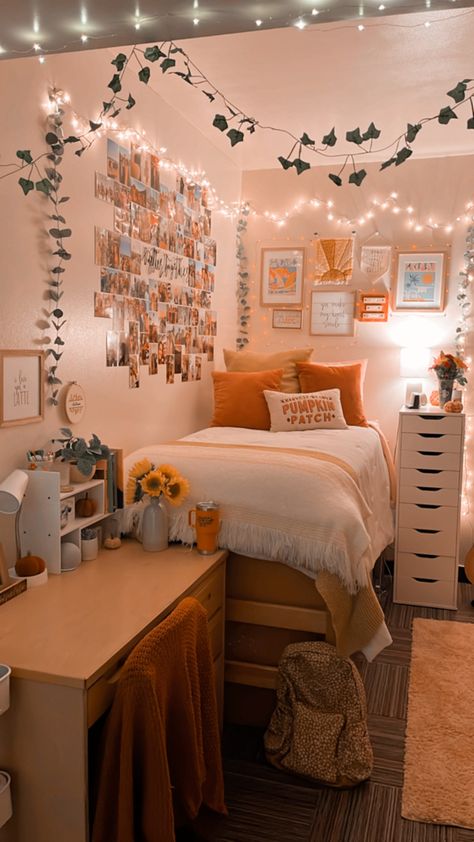 Girls Dorm Room Aesthetic, Dorm Room White Board Ideas, Unt Dorm Room, Cozy College Dorm Room Ideas, Lights Dorm Room, Cute Dorm Decor Ideas, Aesthetic Dorm Room Ideas Two People, Crowded Bedroom Ideas, Athletic Rooms