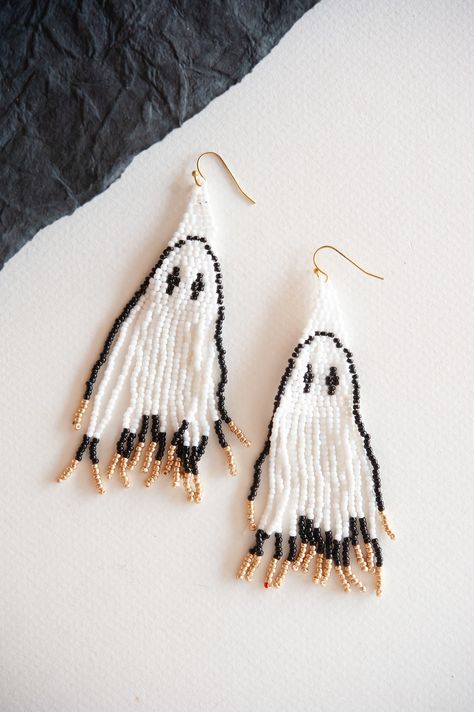 Bead Ghost, Beaded Ghost, Beading Earring, Beaded Ideas, Beaded Things, White Ghost, White Halloween, Halloween Beads, Ghost Earrings