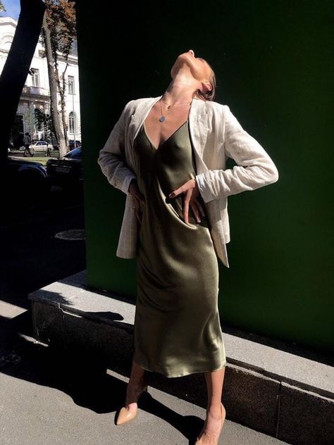 Satin Dress Outfit Casual, Green Silk Slip Dress, Silk Sleep Dress, Casual Bar Outfits, Satin Dress Outfit, Slip Dress Silk, Silk Dresses Outfit, Bias Slip Dress, Green Silk Dress