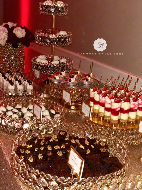 Wine Red And Gold Quinceanera Theme, Red And Gold Wedding Theme Decor, Red Cake Quinceanera, Red And Gold 15 Decorations, Red Black Gold Quinceanera, Red And Gold Themed Birthday Party, Quince Burgundy Theme, Sweet 16 Red And Gold Theme, Red Enchanted Forest Quinceanera