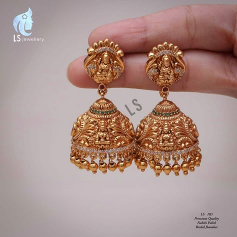 Gold Earrings Studs Simple, Small Earrings Gold, Jhumka Designs, Gold Jhumka Earrings, Bridal Necklace Designs, Gold Jewels Design, Gold Bridal Necklace, Gold Jewelry Outfits, Gold Earrings Models