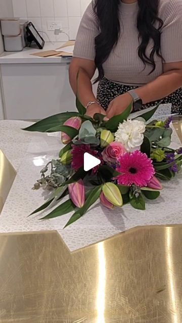 How To Arrange Flower Bouquet, Presentation Flowers Bouquets, Floral Bouquet Wrapping Ideas, How To Make Flower Bouquet Step By Step, How To Arrange Flowers Bouquets, Flower Bouquet Business Ideas, How To Wrap A Floral Bouquet In Paper, Sympathy Bouquet Flower Arrangements, How To Make A Bouquet Of Flowers