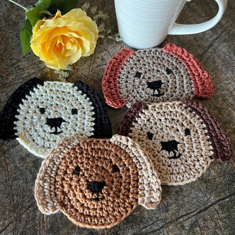 Crochet Mug Coaster, Crochet Animal Coasters, Small Hostess Gifts, Flat Crochet, Crochet Cup Coaster, Animal Coasters, Crocheted Dog, Dog Coasters, Diy Projects To Make And Sell