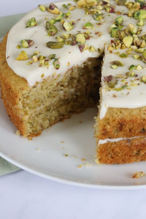 Pistachio Bundt Cake, Bread Machine Banana Bread, Bread Pudding Recipe Easy, Easy Breads, Cake Cream Cheese Frosting, Pistachio Cake Recipe, Vanilla Cream Cheese, Pistachio Dessert, Pistachio Recipes