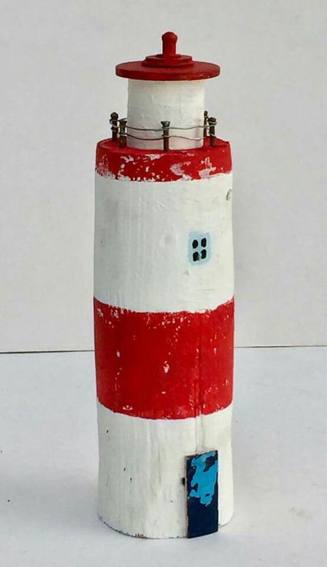 Diy Light Houses Projects, Wooden Lighthouse Diy, Diy Wood Lighthouse, Free Lighthouse Woodworking Plans, Driftwood Lighthouse, Nautical Outdoor Decor, Wooden Lighthouse, Decor Marin, Lighthouse Crafts